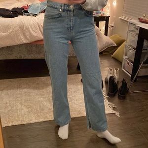 Medium/light wash split hem jeans
